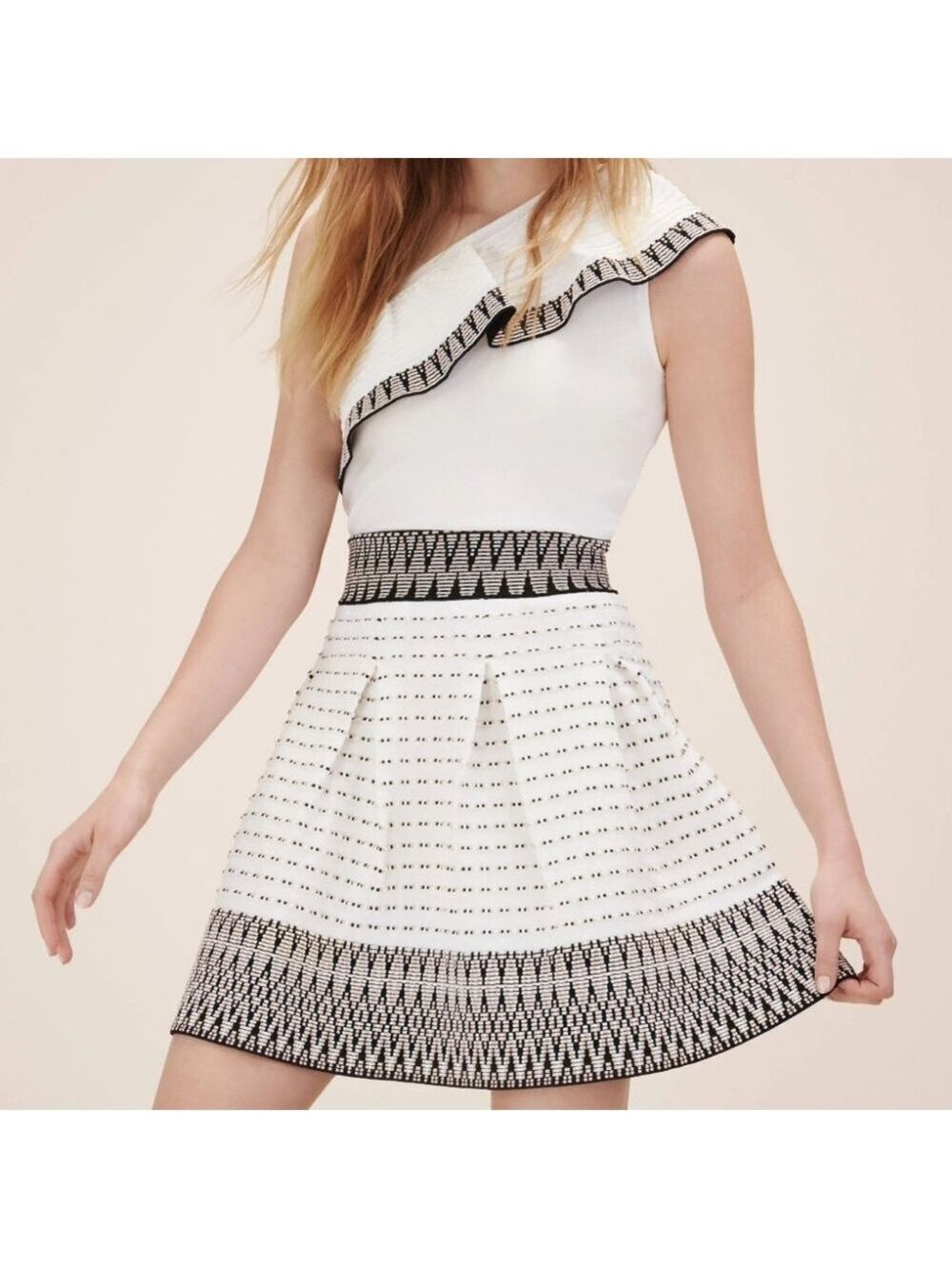 MAJE JISELLE JACQUARD A LINE KNIT MINI SKIRT BLACK WHITE LARGE EUC